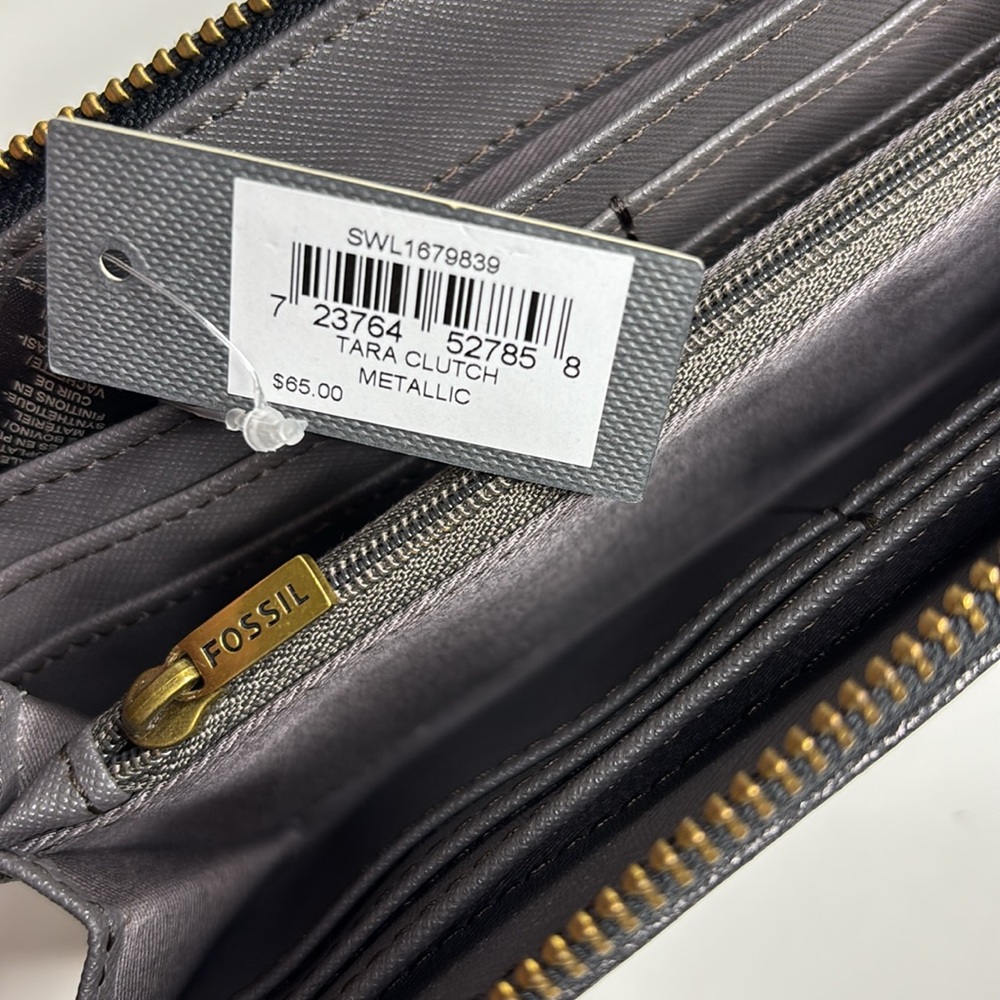 Fossil Tara clutch in metallic with tassel zipper pull - Picture 11 of 11